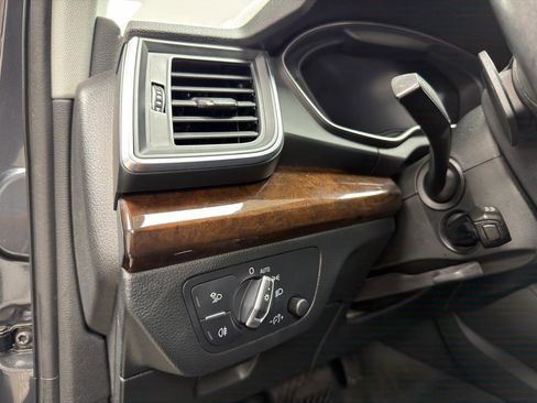 Used 2020 Audi Q5 2.0T Premium Plus w/ Premium Plus Package image 16