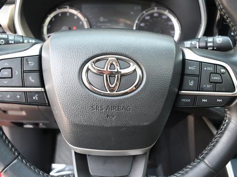 Used 2023 Toyota Highlander XLE AWD/4WD image 32