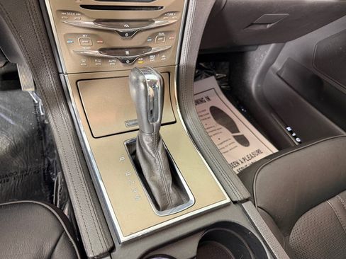 Used 2013 Lincoln MKX AWD image 18