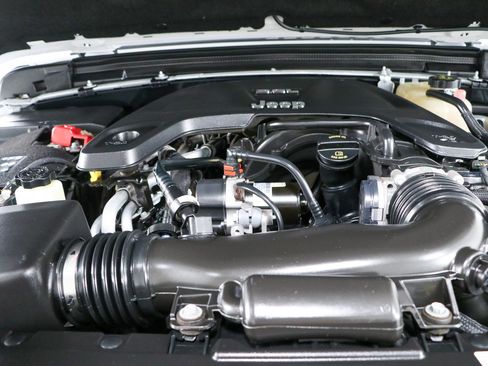 Used 2021 Jeep Wrangler Unlimited Sahara AWD/4WD image 30