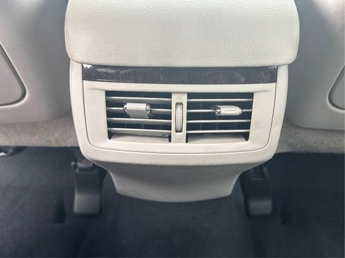 Used 2013 Toyota Venza LE FWD image 29