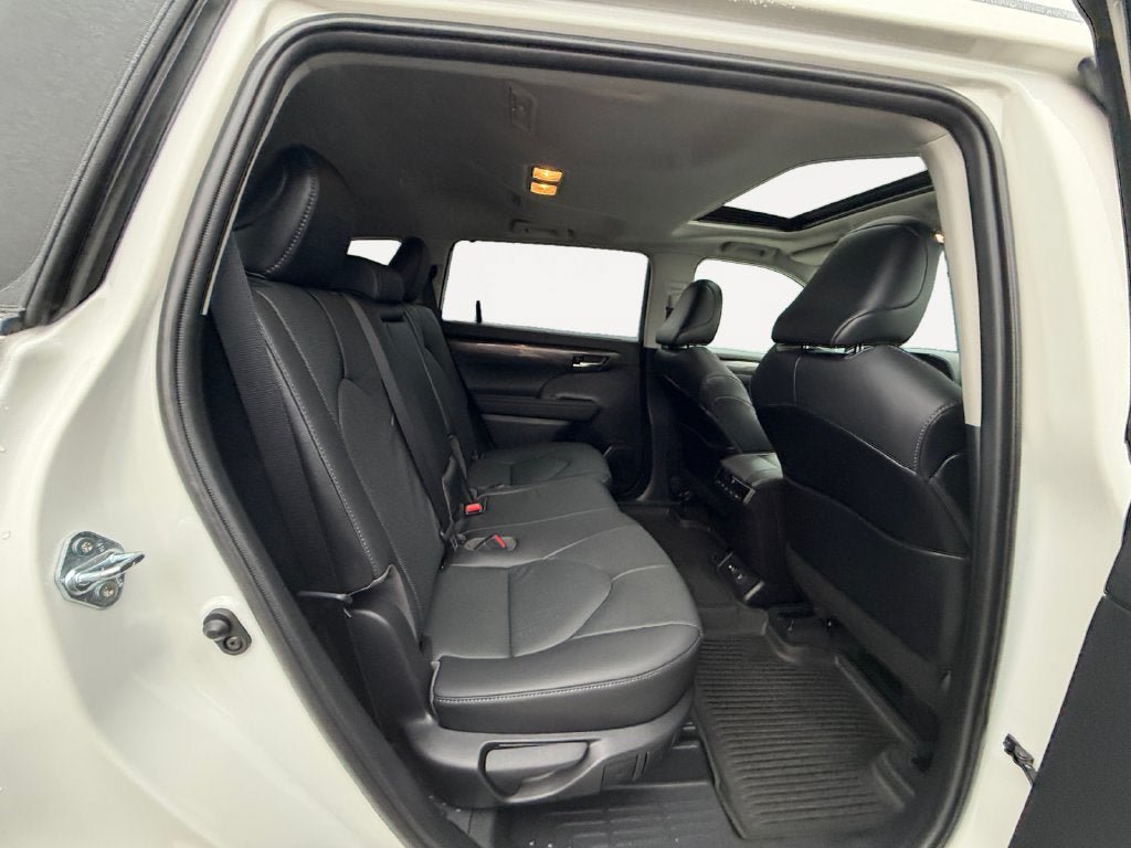 Used 2021 Toyota Highlander Limited AWD/4WD image 23