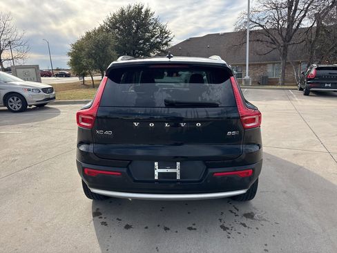 Certified 2025 Volvo XC40 B5 Core image 6