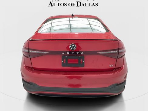 Used 2025 Volkswagen Jetta SE FWD image 13
