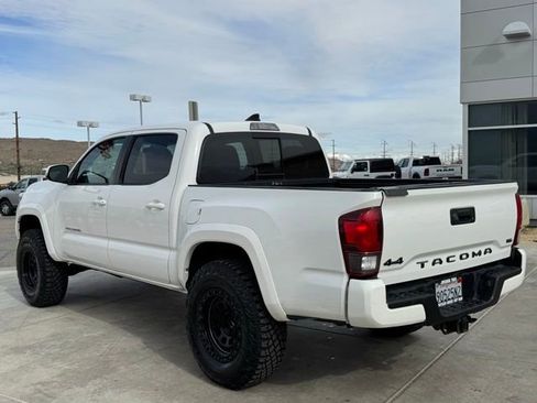 Used 2018 Toyota Tacoma TRD Sport image 8