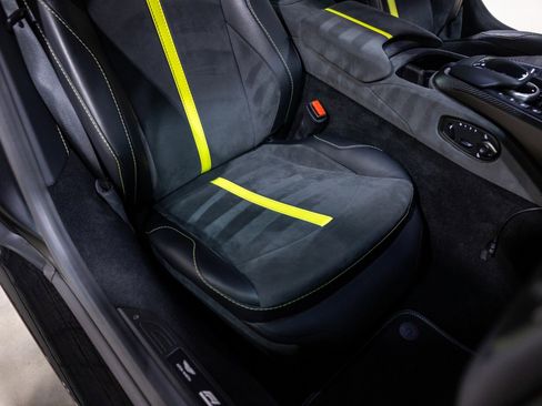 Used 2022 Aston Martin V8 Vantage Coupe RWD image 34