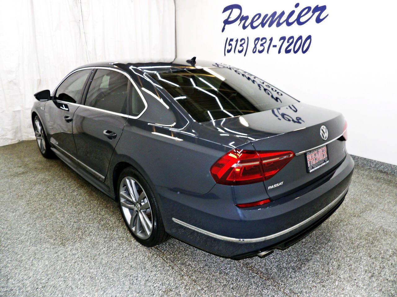 Used 2017 Volkswagen Passat 1.8T R-Line FWD image 4