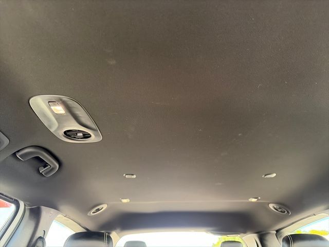 Used 2025 Chrysler Pacifica Select FWD image 25