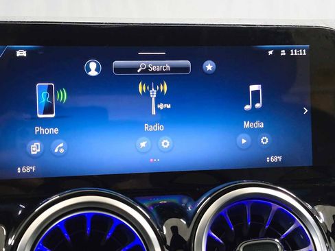 Used 2025 Mercedes-Benz GLB 250 4MATIC image 31