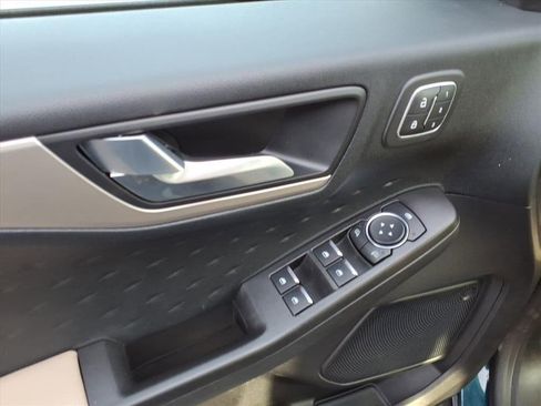 Used 2020 Ford Escape SEL image 16