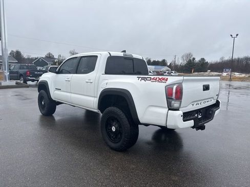 Used 2020 Toyota Tacoma TRD Off-Road w/ TRD Premium Off Road Package image 3