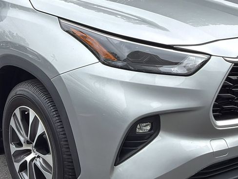Used 2023 Toyota Highlander XLE AWD/4WD image 10