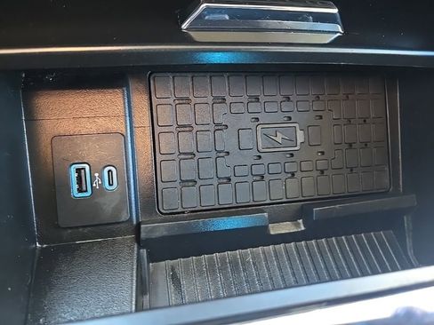 Used 2024 Ford Expedition XLT image 20