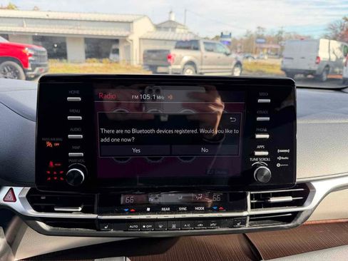 Used 2024 Toyota Sienna XLE image 29