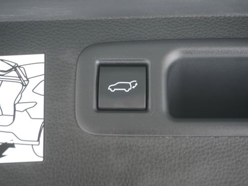 Used 2023 Toyota Highlander Limited image 32