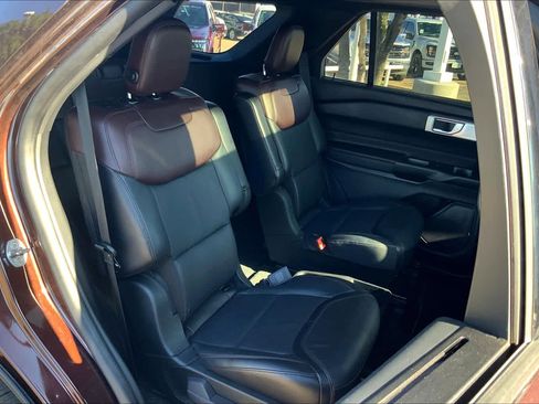 Used 2020 Ford Explorer Platinum w/ Premium Technology Package AWD/4WD image 17