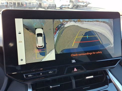 Certified 2024 Toyota Venza Limited image 19