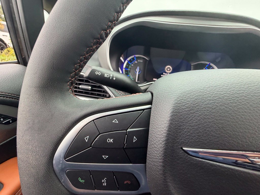Used 2024 Chrysler Pacifica Pinnacle FWD image 24