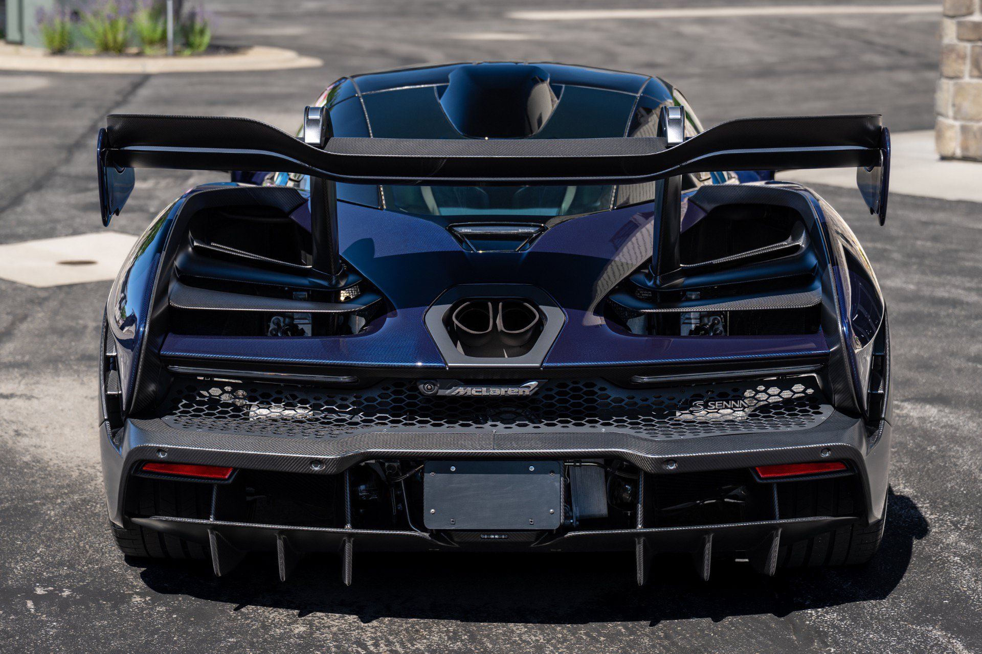 Used 2019 McLaren Senna RWD image 29