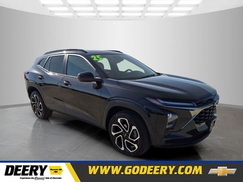 Used 2025 Chevrolet Trax RS w/ Driver Confidence Package FWD image 1