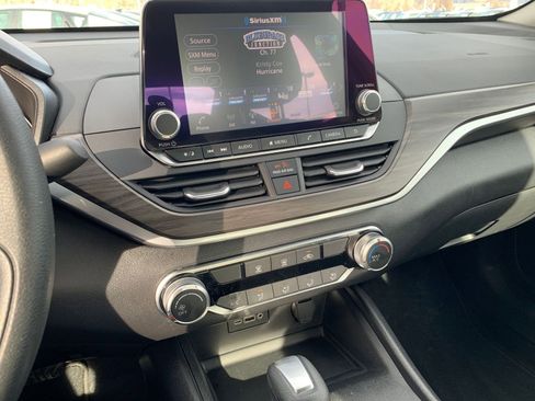 Used 2025 Nissan Altima 2.5 SV image 17