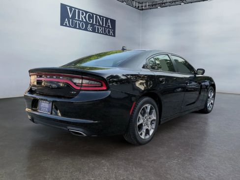 Used 2017 Dodge Charger SXT image 10