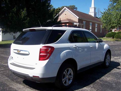 Used 2017 Chevrolet Equinox LT w/ Convenience Package image 4