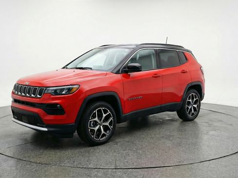 Used 2025 Jeep Compass Limited AWD/4WD image 3
