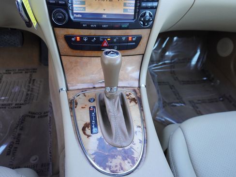 Used 2008 Mercedes-Benz E 350 E 350 4MATIC Sedan 4D image 19