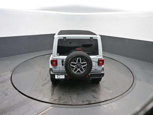 Used 2024 Jeep Wrangler Sahara image 41