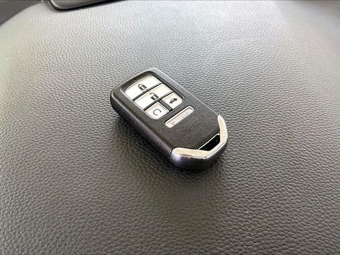 Used 2018 Honda Accord Touring image 32