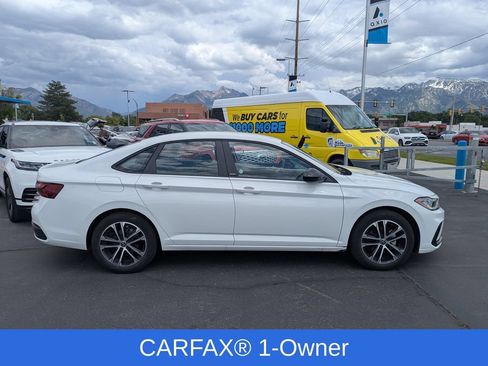 Used 2025 Volkswagen Jetta Sport FWD image 2