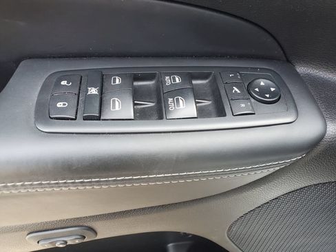 Used 2020 Jeep Grand Cherokee Overland AWD/4WD image 17