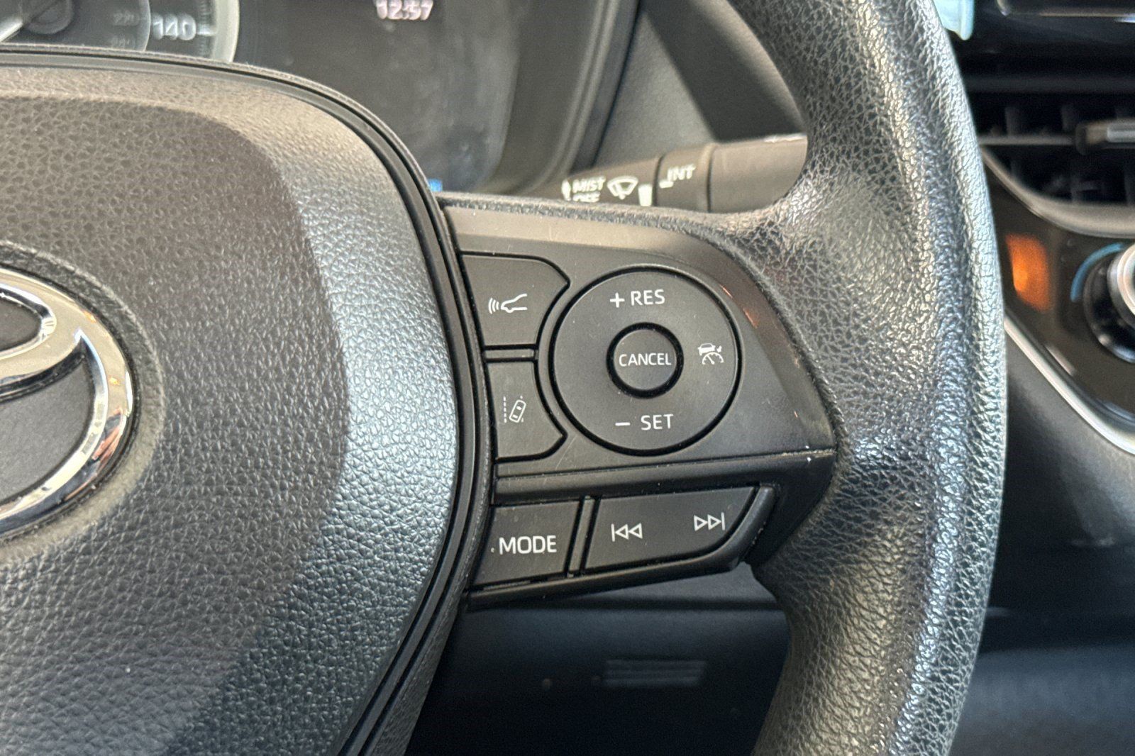 Used 2020 Toyota Corolla LE FWD image 29