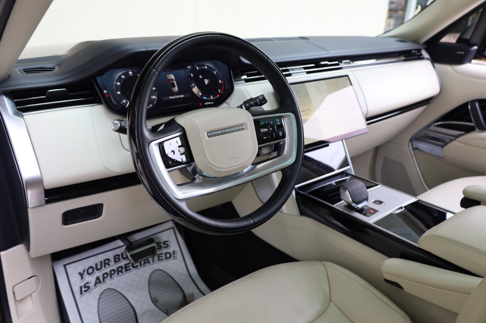 Used 2024 Land Rover Range Rover Long Wheelbase SE AWD/4WD image 17