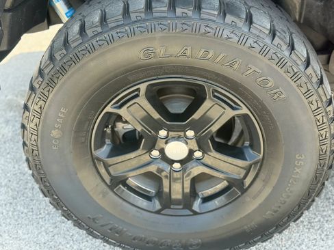 Used 2020 Jeep Wrangler Sport AWD/4WD image 8