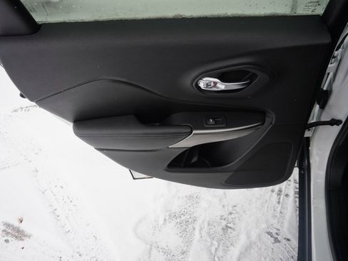 Used 2020 Jeep Cherokee Latitude Plus w/ Cold Weather Group image 22