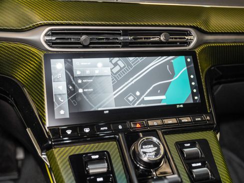 Used 2025 Aston Martin V8 Vantage Coupe image 10