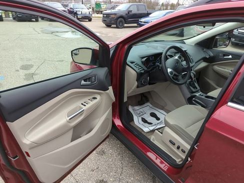 Used 2016 Ford Escape SE w/ Equipment Group 201A FWD image 9