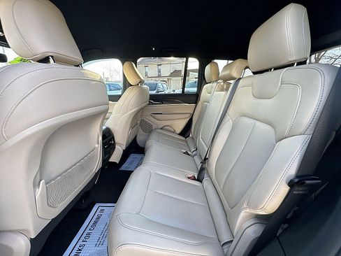 Used 2024 Jeep Grand Cherokee Limited w/ Black Appearance Package image 13