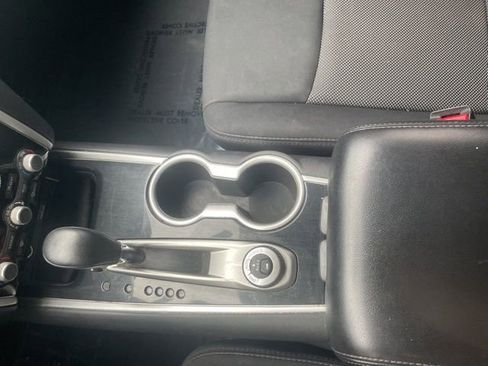 Used 2019 Nissan Pathfinder SV AWD/4WD image 29