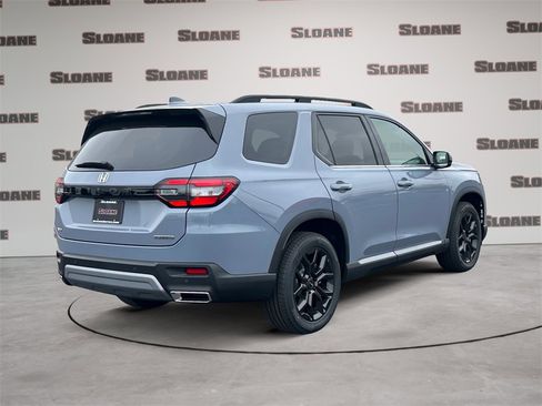 New 2025 Honda Pilot Touring image 5