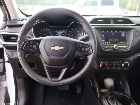 Used 2023 Chevrolet TrailBlazer LT FWD image 18