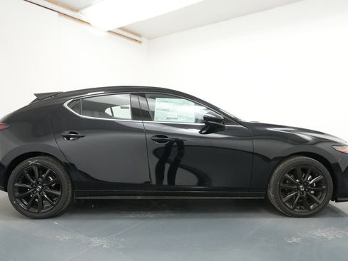New 2026 MAZDA MAZDA3 Hatchback w/Premium Plus Pkg AWD/4WD image 9