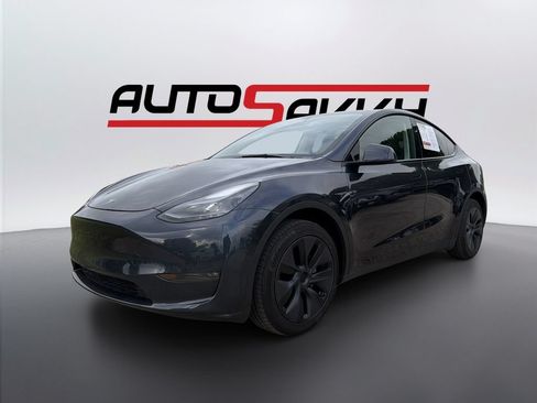 Used 2025 Tesla Model Y Long Range RWD image 1