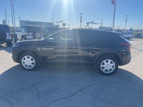 Used 2025 Chevrolet Trax LS image 6