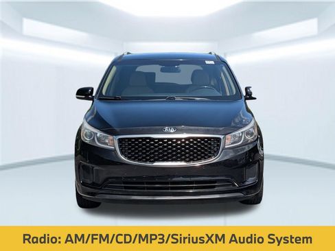 Used 2017 Kia Sedona LX w/ LX Essentials Premium Package FWD image 12