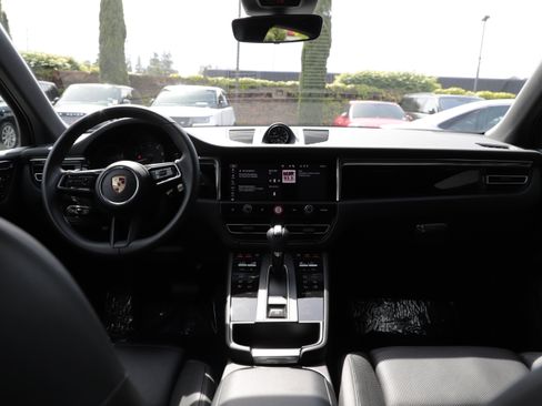 Used 2025 Porsche Macan AWD/4WD image 15
