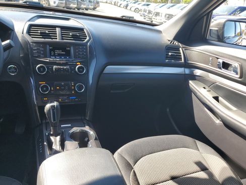 Used 2019 Ford Explorer XLT image 16