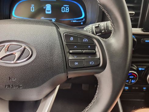 Used 2025 Hyundai Venue SEL FWD image 22